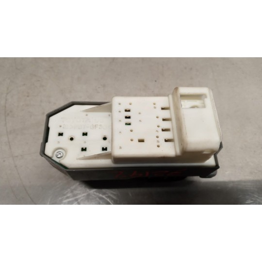 INTERRUTTORI E PULSANTI ALZAVETRI TOYOTA Yaris 2005>2008 usato