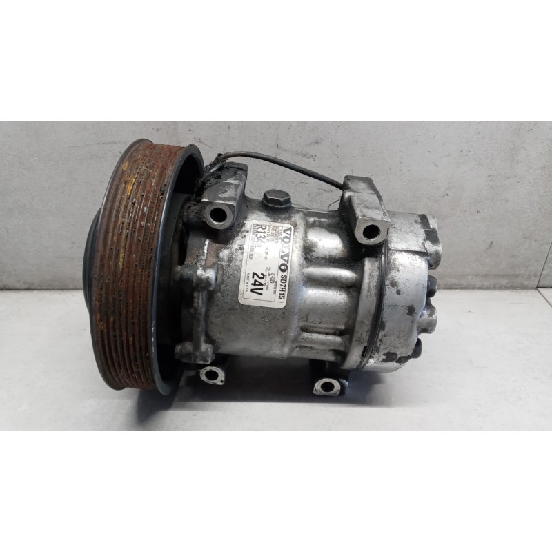 VOLVO truck AIR CONDITIONER COMPRESSOR VOLVO truck FH13 used