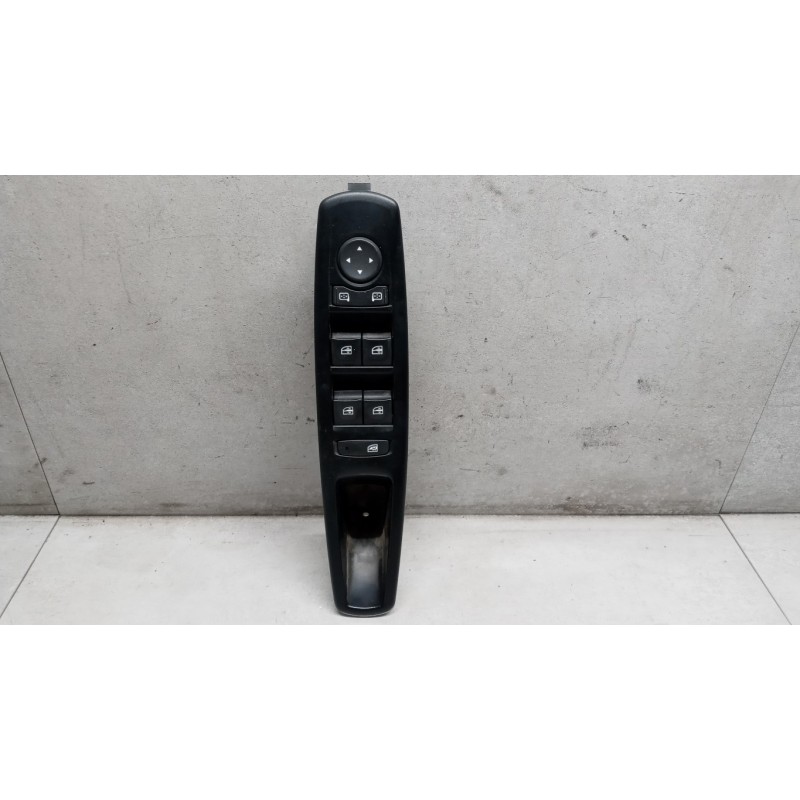 RENAULT INTERRUTTORI E PULSANTI ALZAVETRI RENAULT Scenic 2013>2016 usato