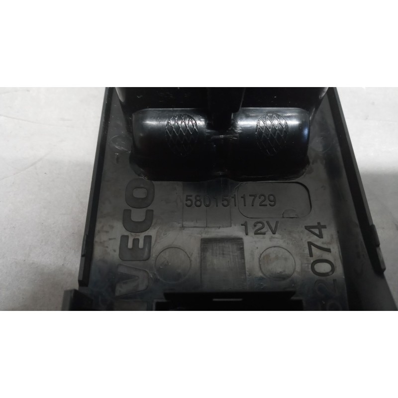 IVECO INTERRUTTORI E PULSANTI ALZAVETRI IVECO Daily 2014> usato