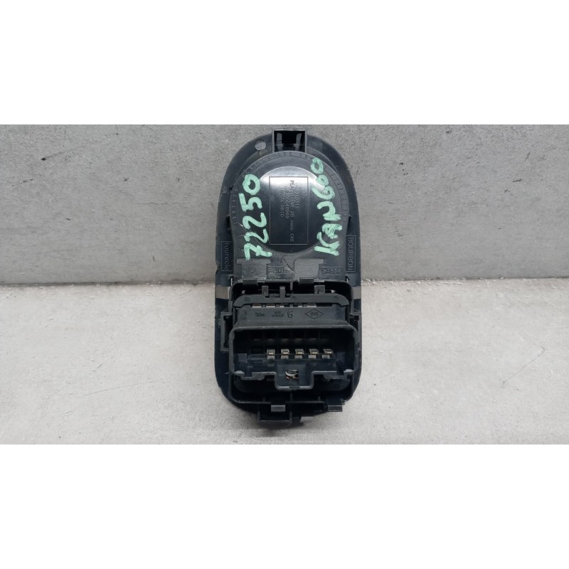 RENAULT INTERRUTTORI E PULSANTI ALZAVETRI RENAULT Kangoo 2008>2013 usato