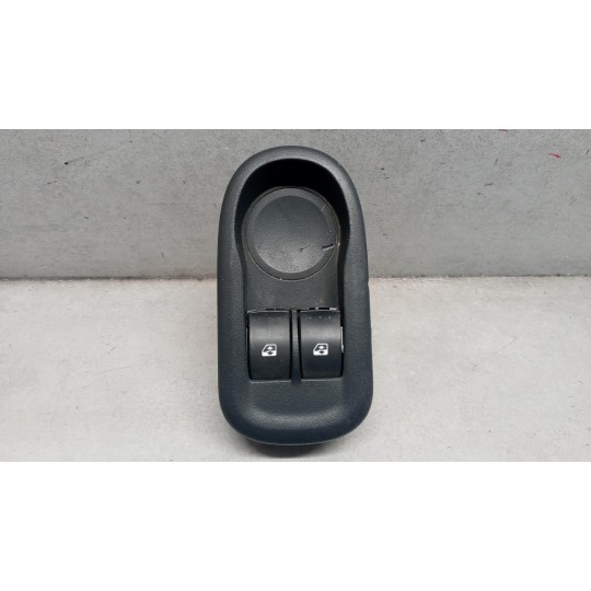 INTERRUTTORI E PULSANTI ALZAVETRI RENAULT Kangoo 2008>2013 usato