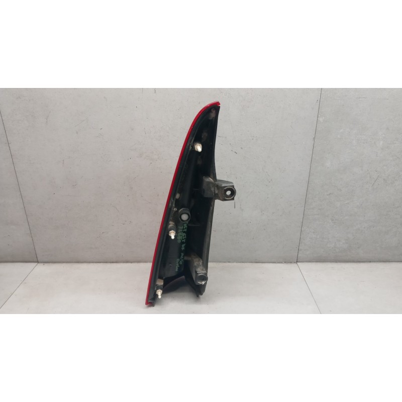 RENAULT FARO POSTERIORE ESTERNO DESTRO RENAULT Kangoo 2008>2013 usato